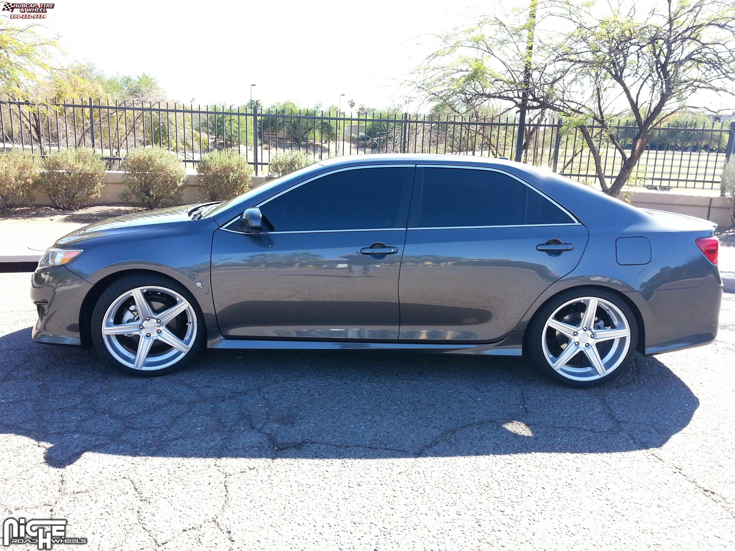 vehicle gallery/toyota camry niche apex m125 20x85  Silver & Machined wheels and rims