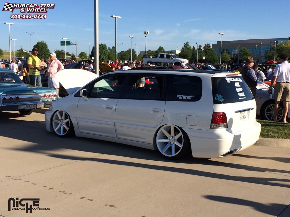 vehicle gallery/honda odyssey niche verona m151 20x9  Gloss White & Machined wheels and rims