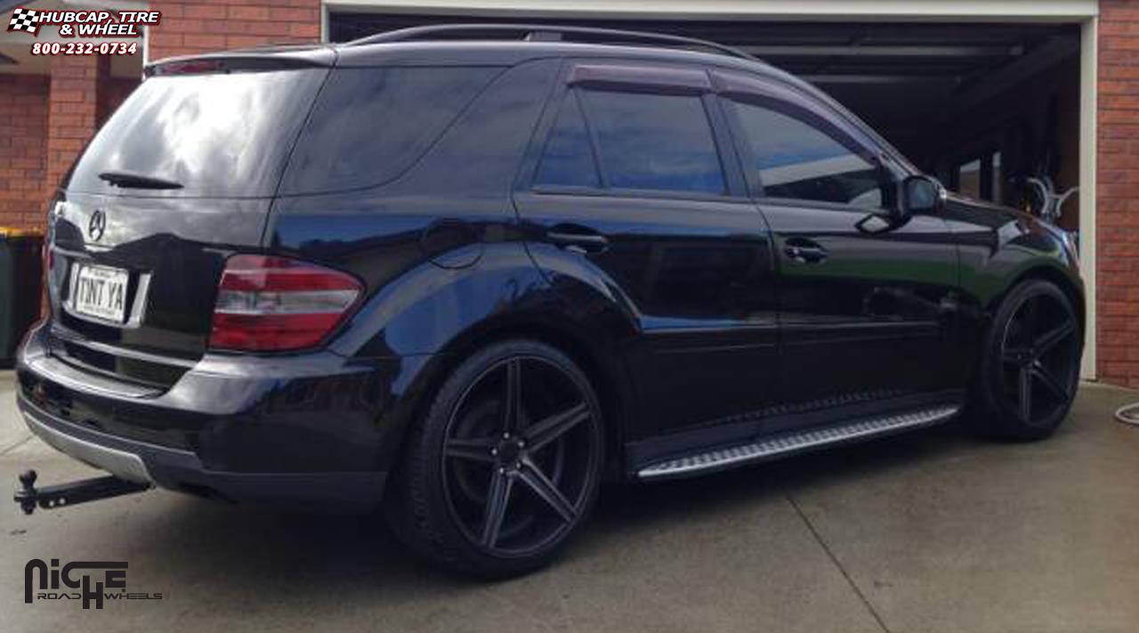 vehicle gallery/mercedes benz ml500 niche apex m126 22x105  Black & Machined with Dark Tint wheels and rims