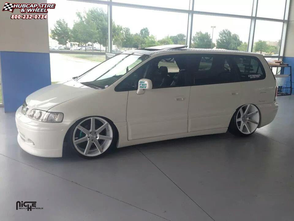 vehicle gallery/honda odyssey niche verona m151 20x9  Gloss White & Machined wheels and rims