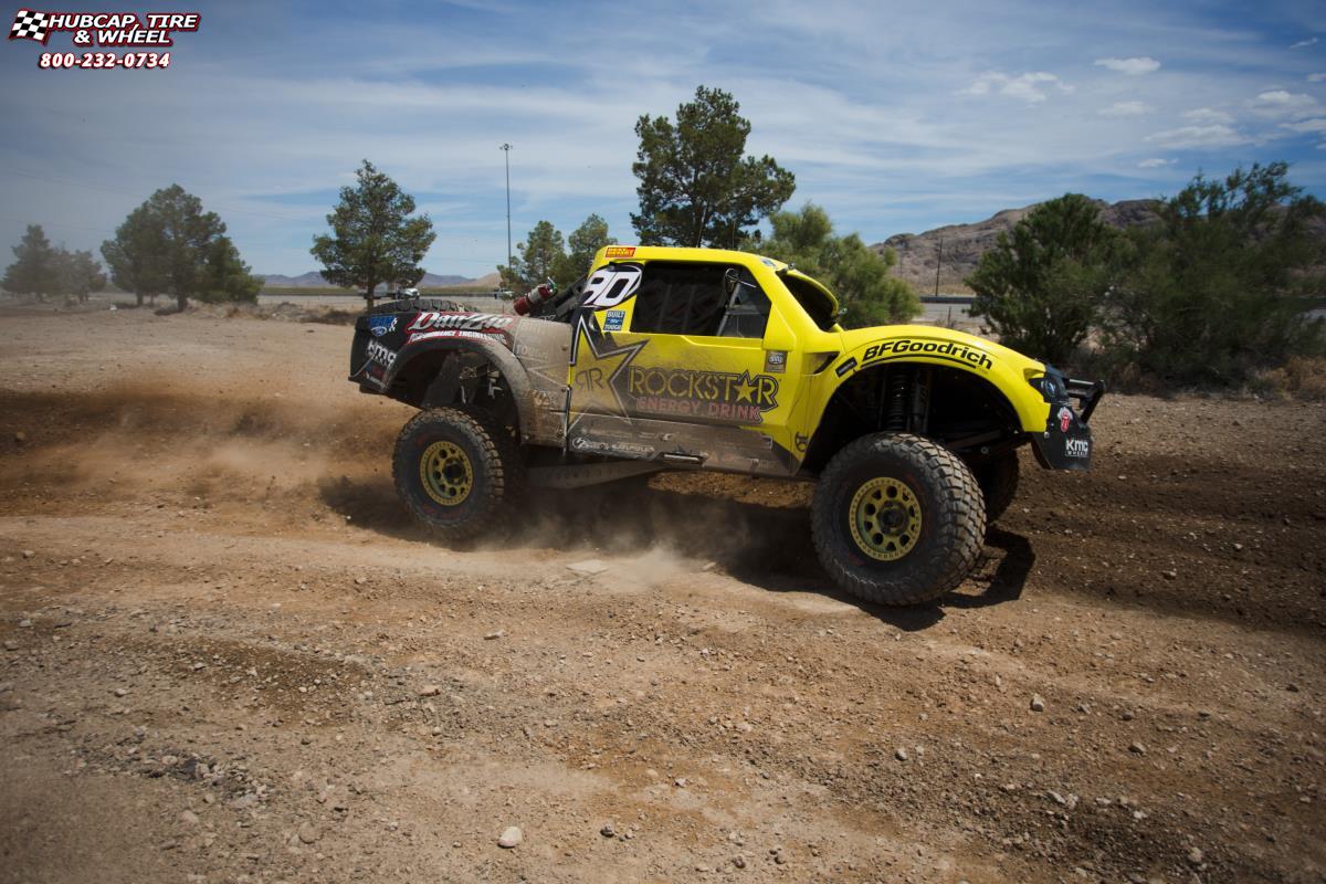 vehicle gallery/xd series xd222 enduro beadlock x  Yellow wheels and rims