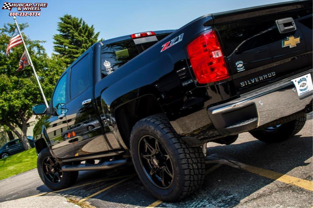 vehicle gallery/chevrolet silverado 1500 moto metal mo961  Satin Black Silver Insert wheels and rims