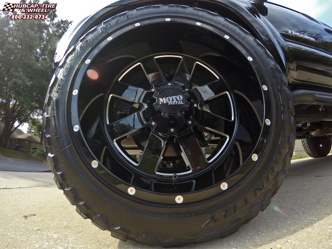 vehicle gallery/2015 toyota tacoma moto metal mo962 20X12  Gloss Black & Milled wheels and rims