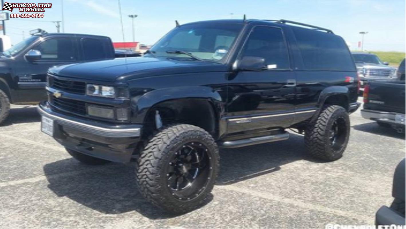 vehicle gallery/chevrolet tahoe moto metal mo962  Gloss Black & Milled wheels and rims