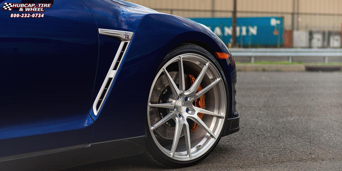 vehicle gallery/nissan gt r niche grand prix 22x105  Machined Silver wheels and rims