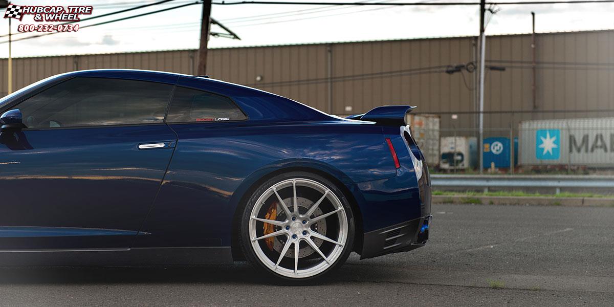 vehicle gallery/nissan gt r niche grand prix 22x105  Machined Silver wheels and rims