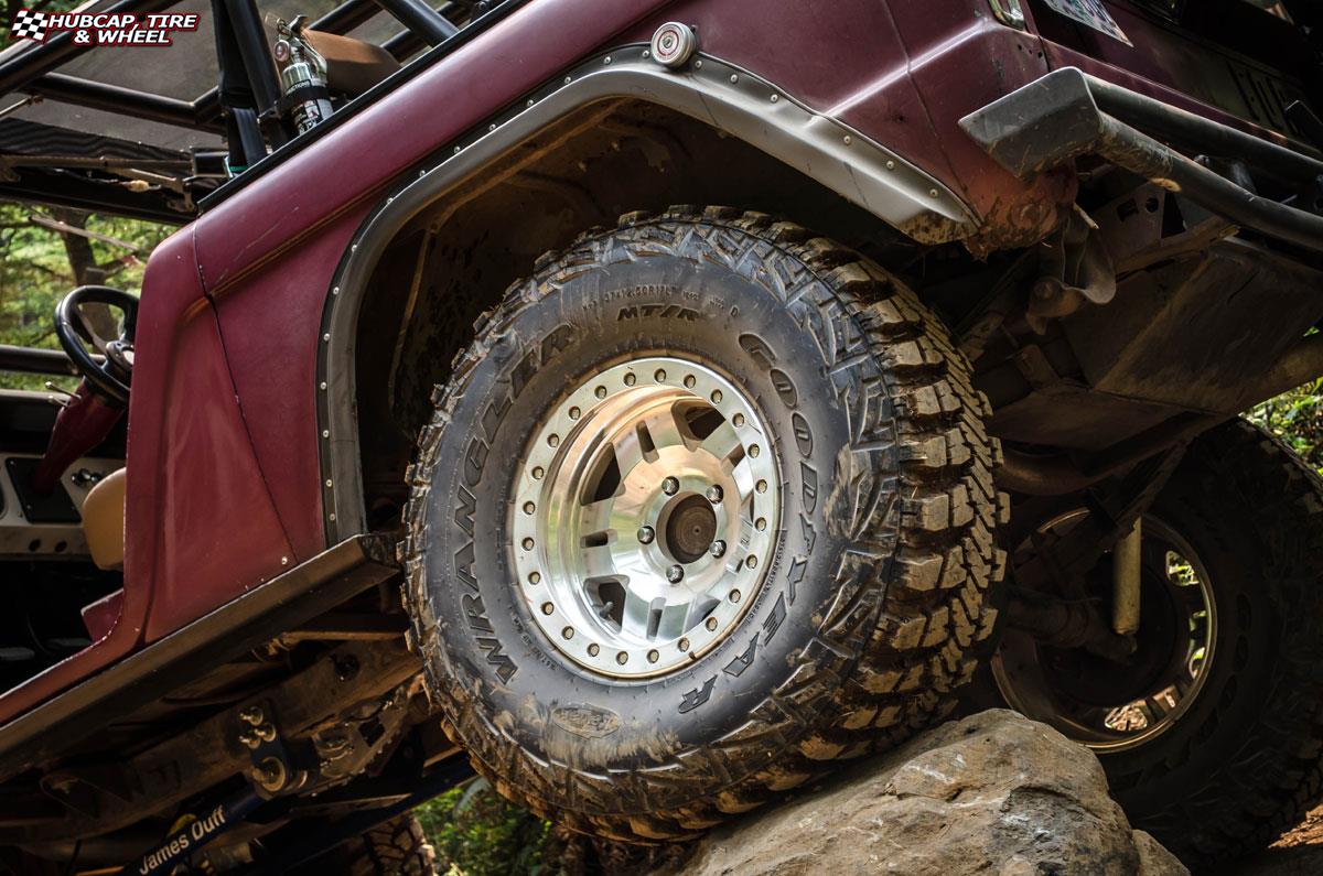 vehicle gallery/ford bronco fuel anza beadlock d116 17X9  Raw Machined wheels and rims