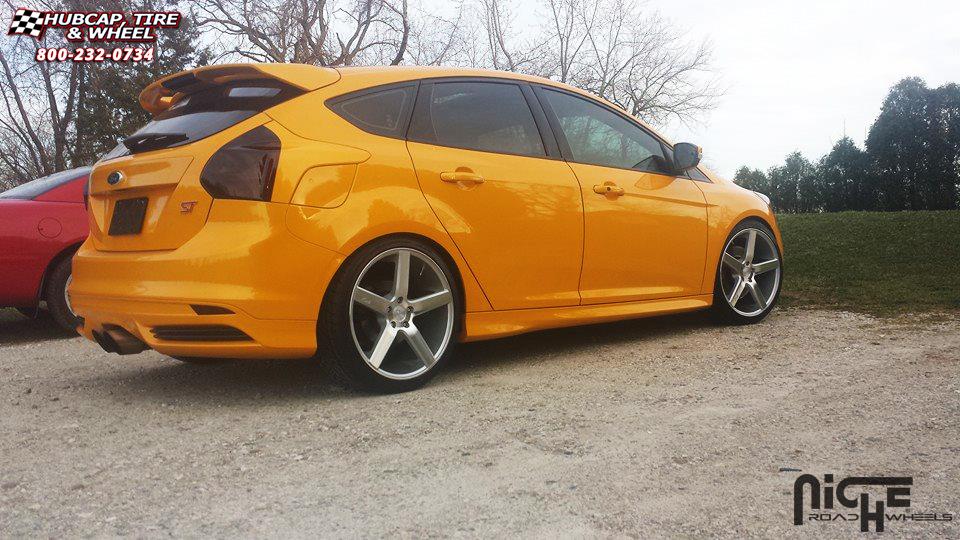 vehicle gallery/ford focus niche milan m135  Silver with Machine Cut Face wheels and rims