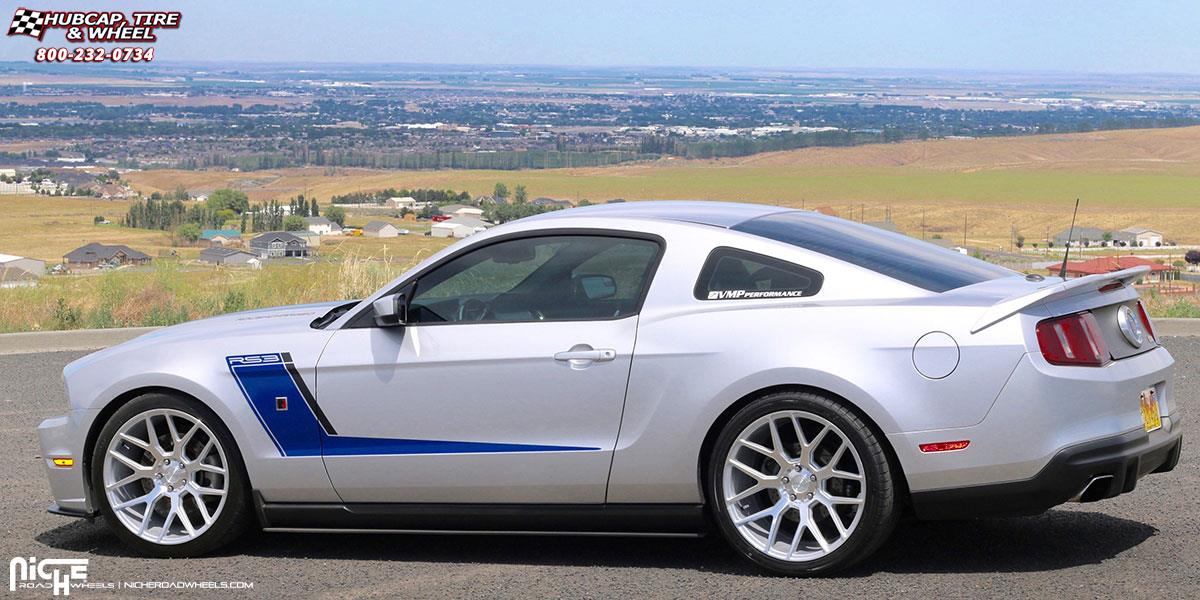 vehicle gallery/ford mustang niche intake m160 20x105  Silver & Machined wheels and rims