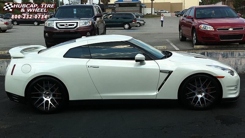 vehicle gallery/nissan gt r niche circuit m108 20x105  Black & Machined wheels and rims