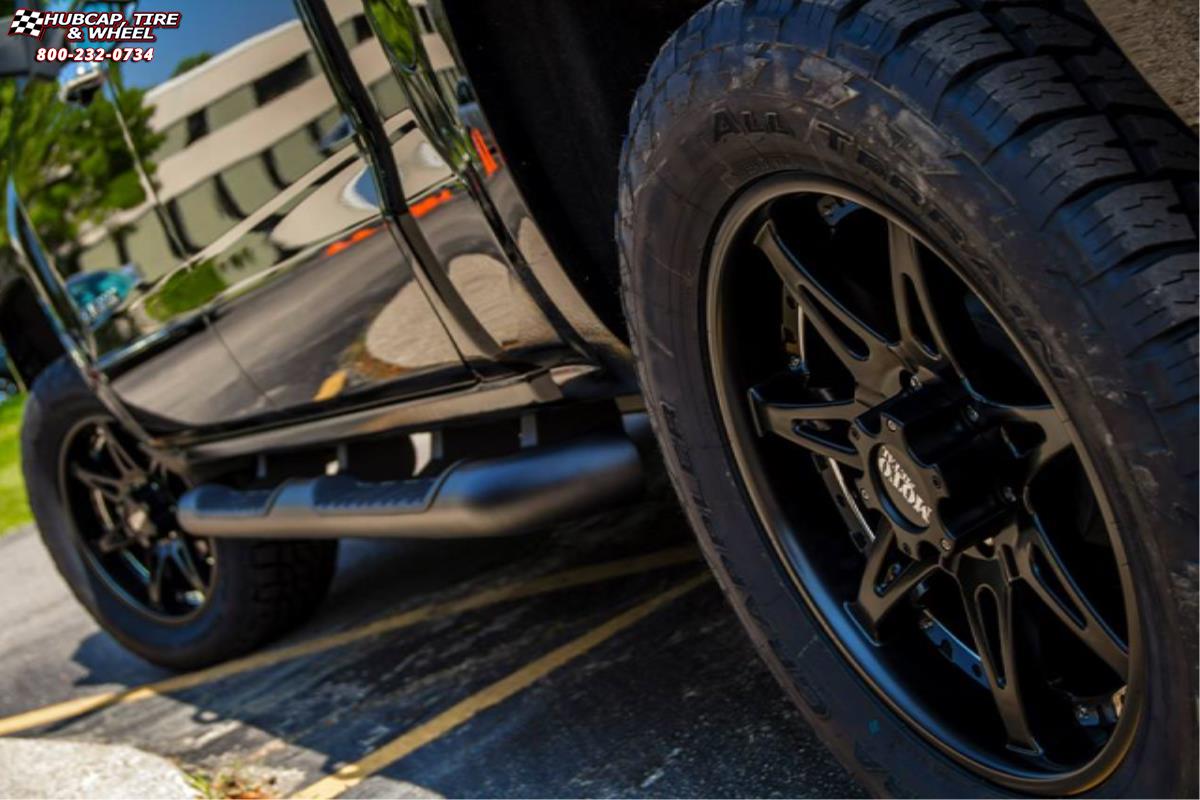 vehicle gallery/chevrolet silverado 1500 moto metal mo961  Satin Black Silver Insert wheels and rims