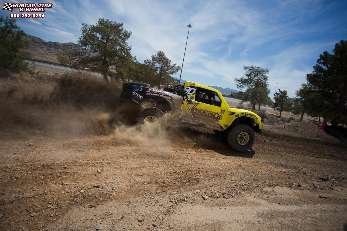 vehicle gallery/xd series xd222 enduro beadlock x  Yellow wheels and rims