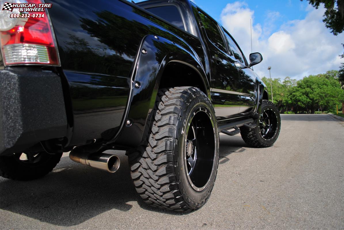 vehicle gallery/2015 toyota tacoma moto metal mo962 20X12  Gloss Black & Milled wheels and rims