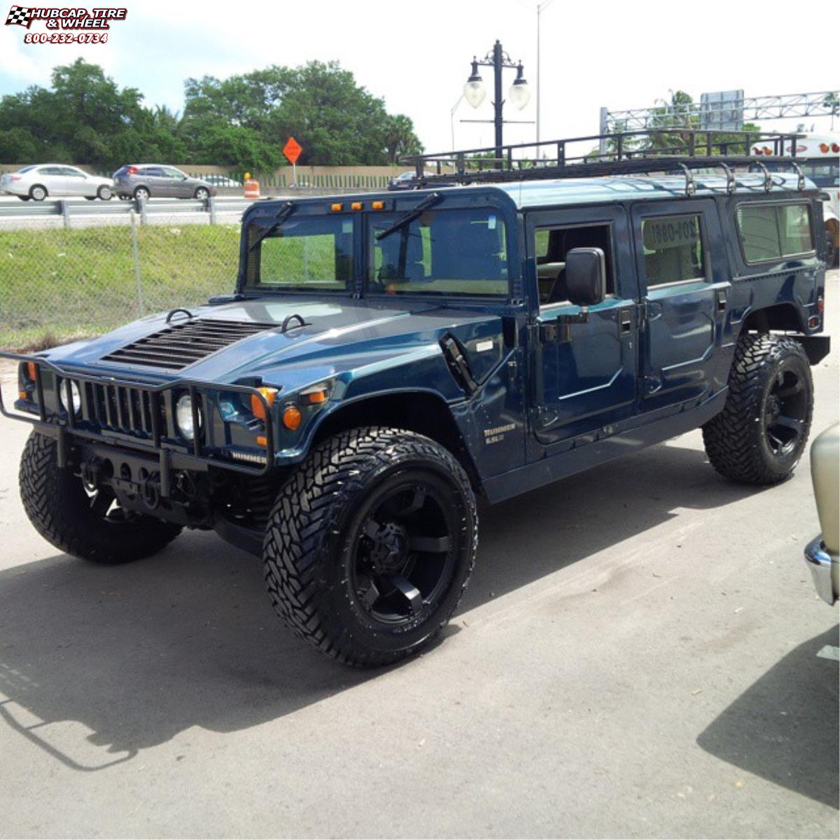 vehicle gallery/hummer h1 xd series xd811 rockstar 2 Satin Black and Black Inserts wheels and rims