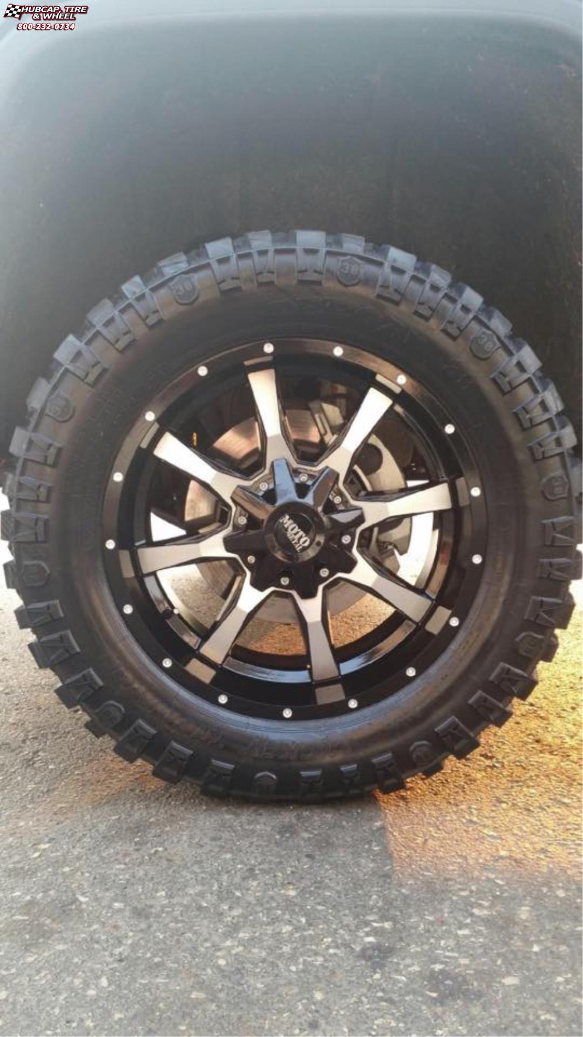 vehicle gallery/gmc sierra 2500 moto metal mo970  Gloss Black Machined Face wheels and rims