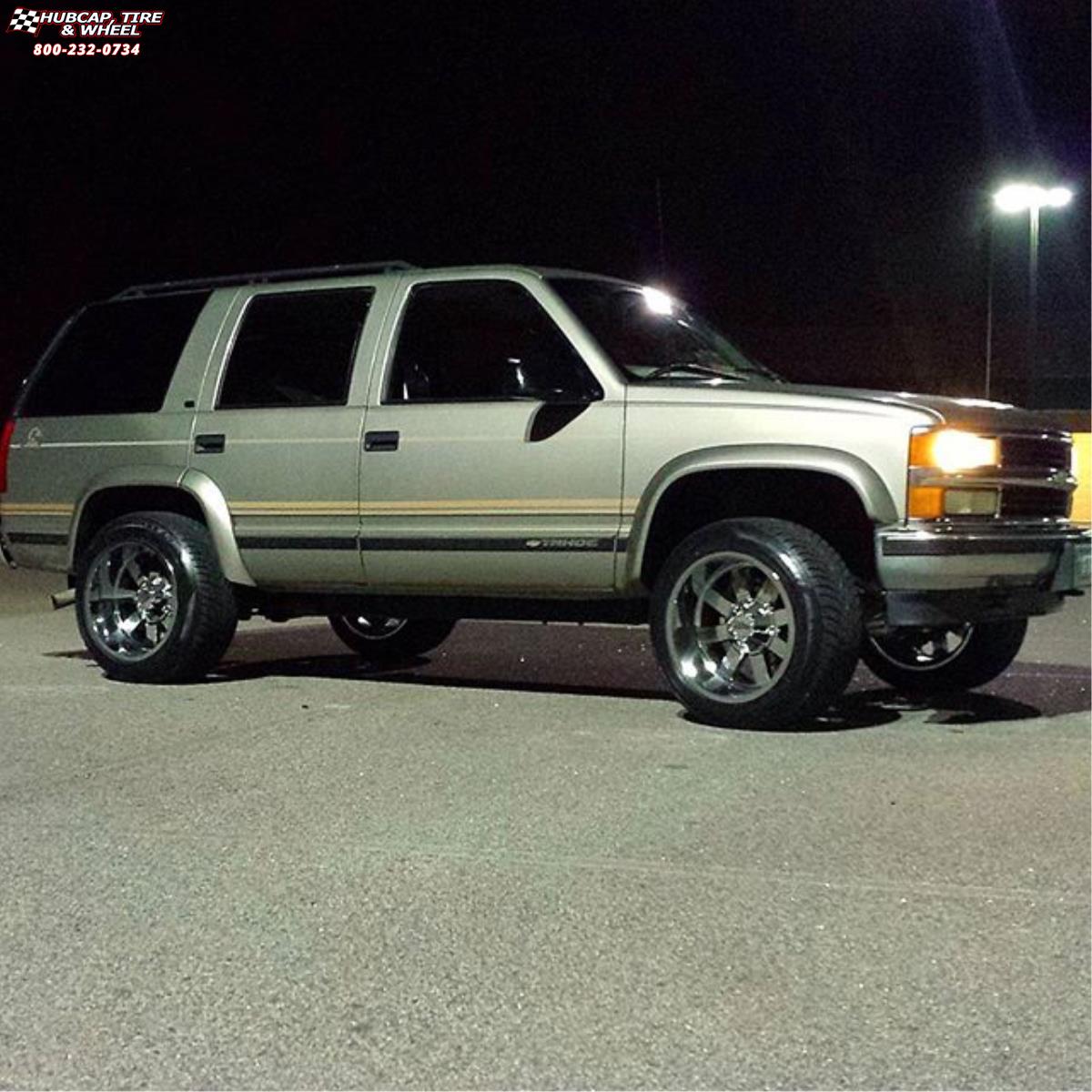 vehicle gallery/chevrolet tahoe moto metal mo962  Chrome wheels and rims