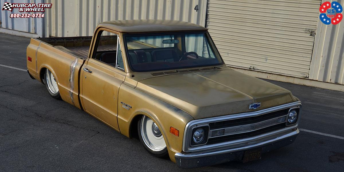 vehicle gallery/chevrolet c20 us mags plain jane u601 20X9  White Pearl | Polished Lip wheels and rims