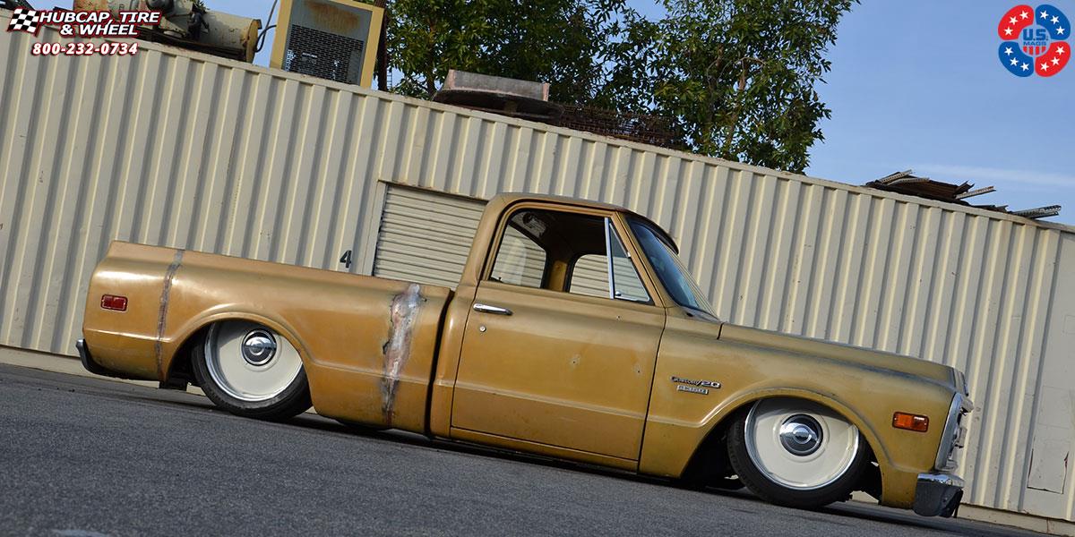 vehicle gallery/chevrolet c20 us mags plain jane u601 20X9  White Pearl | Polished Lip wheels and rims