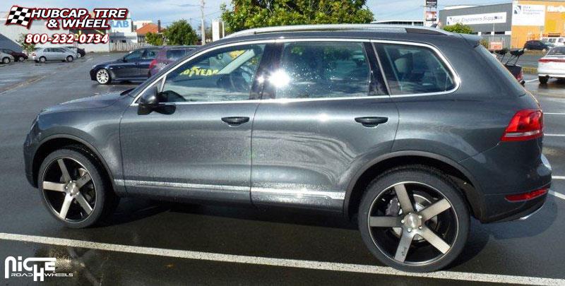 vehicle gallery/volkswagen touareg niche milan m134 suv 22x10  Black & Machined with Dark Tint wheels and rims