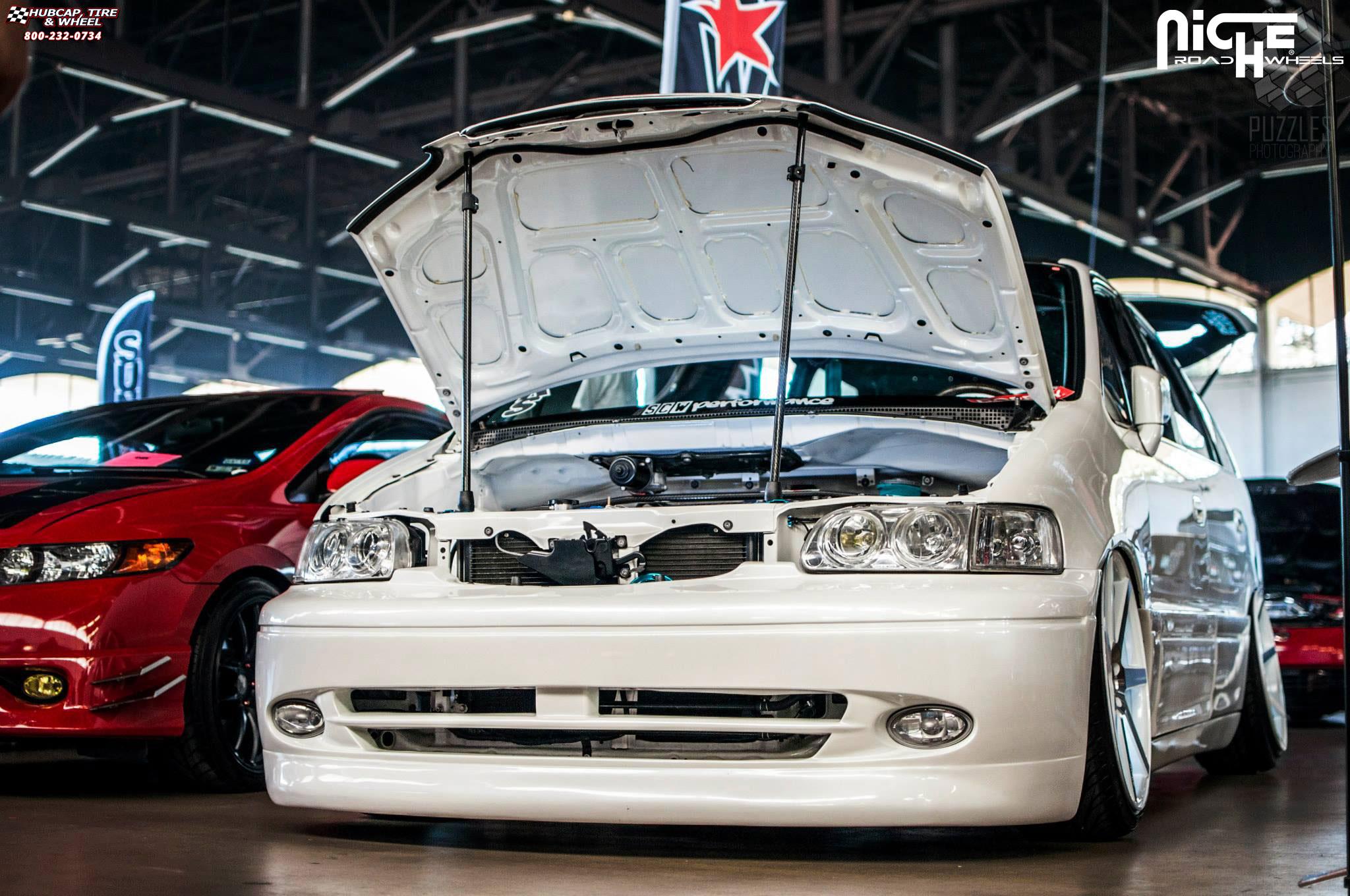 vehicle gallery/honda odyssey niche verona m151 20x9  Gloss White & Machined wheels and rims