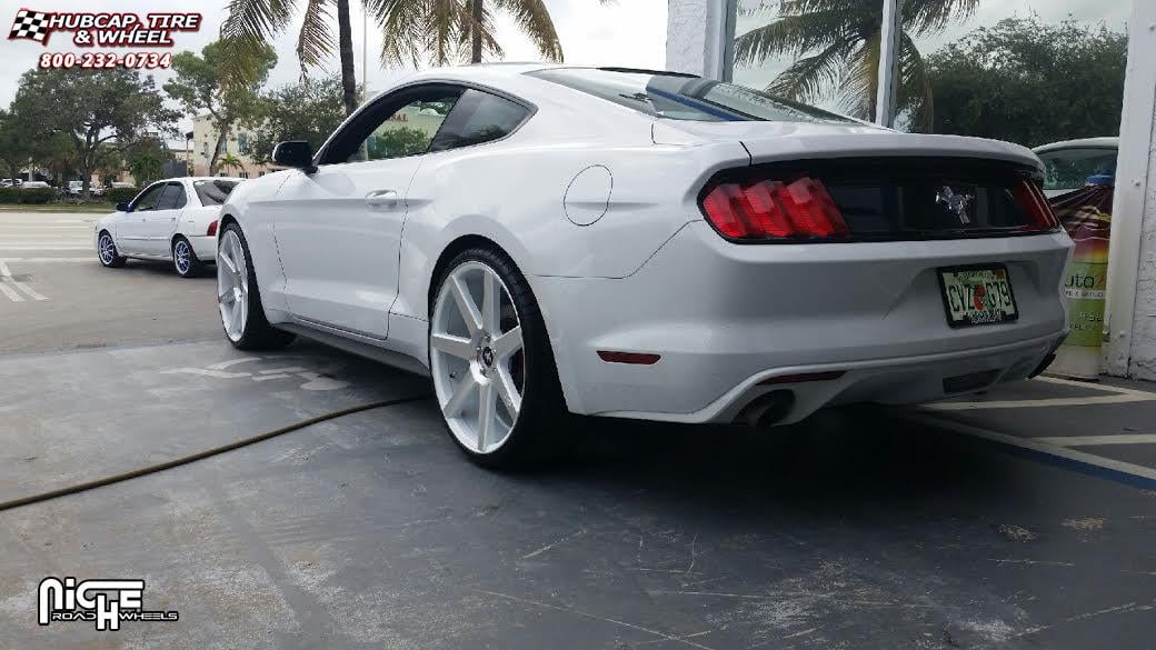 vehicle gallery/ford mustang niche verona m151  Gloss White & Machined wheels and rims