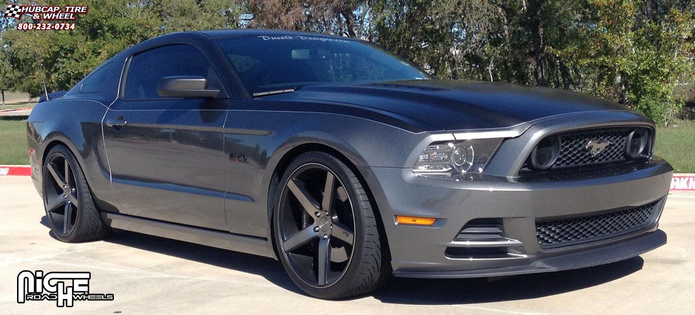 vehicle gallery/ford mustang niche milan m134  Black & Machined with Dark Tint wheels and rims